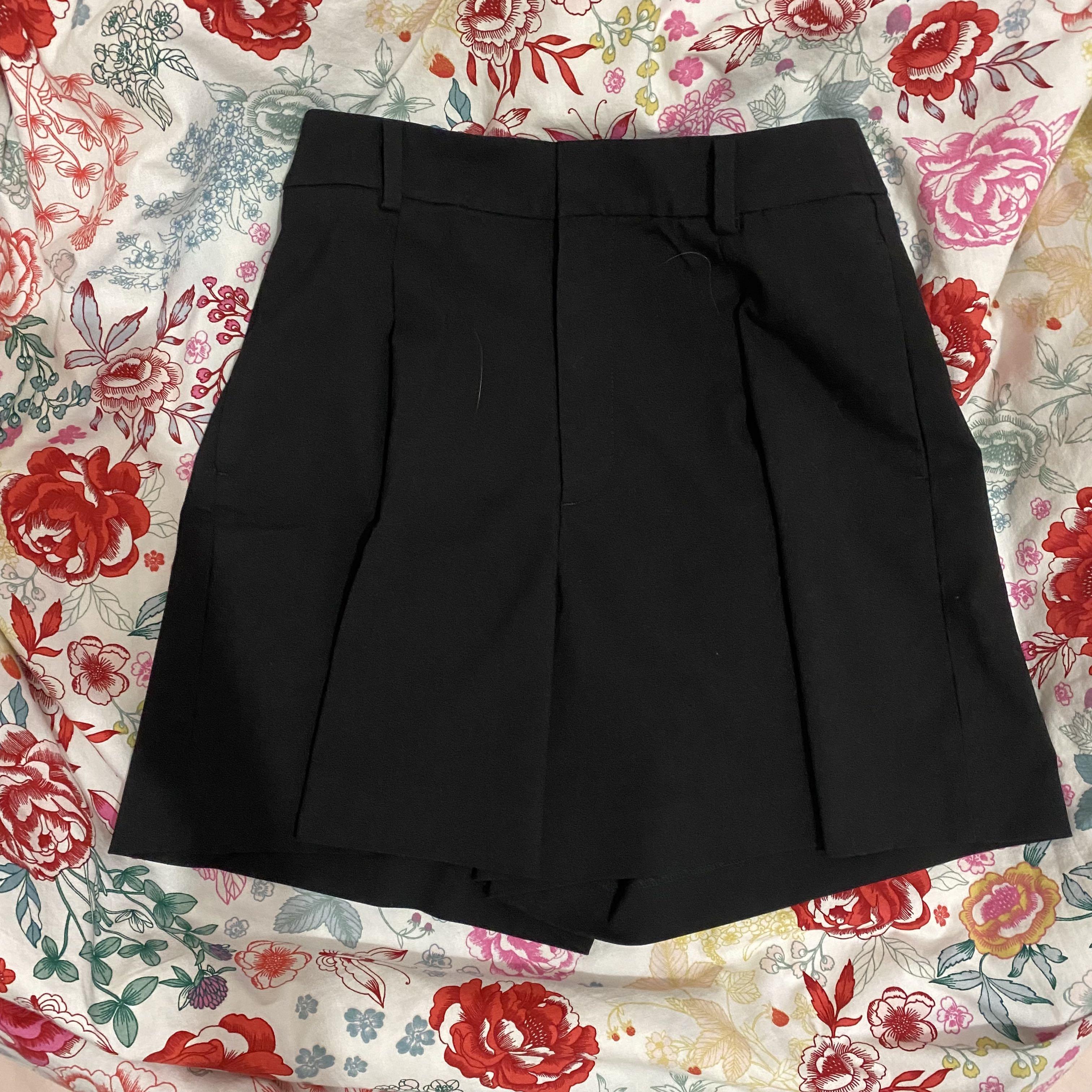 Women Smart shorts UNIQLO, Fesyen 