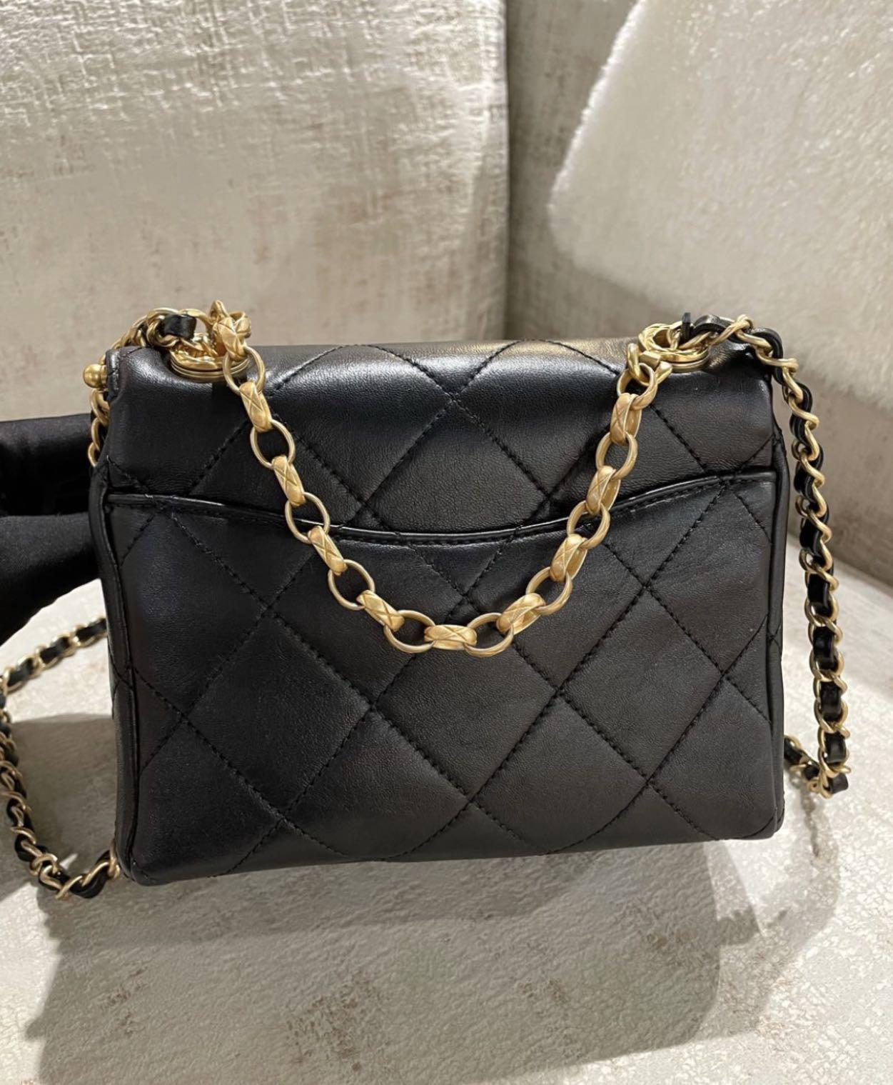 Chanel kiss-lock bag Size: 15x22x9cm, By DS Concept Store