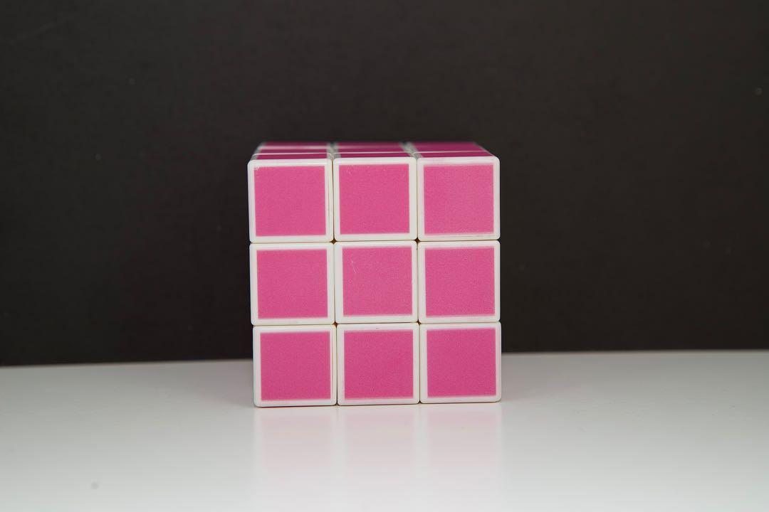 ANTI SOCIAL SOCIAL CLUB RUBIK CUBE RUBIX’S CUBE 扭計骰, 名牌, 飾物及配件 - Carousell