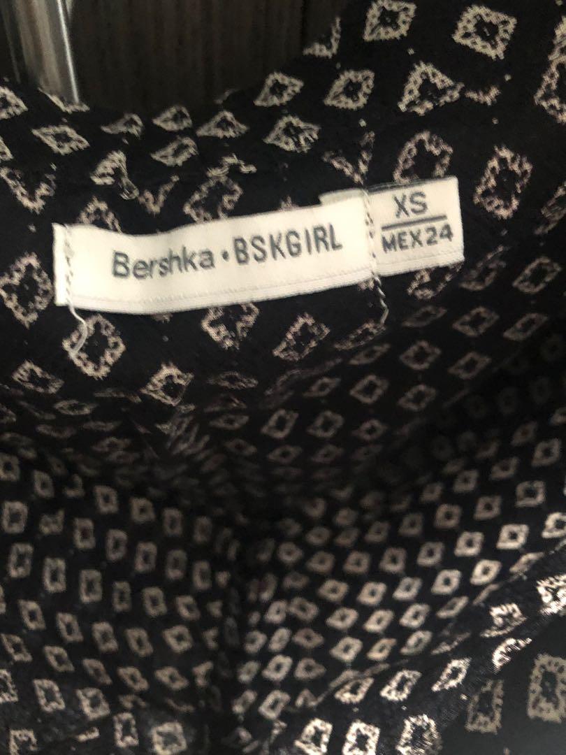 Bershka Off Shoulder Top (Category: Blouses) located in Manila. Submitted by twbn.ph (Listing ID 1159289118, Image 3). Description: ◻️Size XS | Fits S ◻️Good condition ◻️No when worn ◻️Price is slightly negotiable 📍Loc: Manila 🚛 MM: Lalamove/Grab Province: J&T Helping tags: #zara #hm #uniqlo #mango #bershka #stradivarius #missselfridge #forever21 #pullandbear.