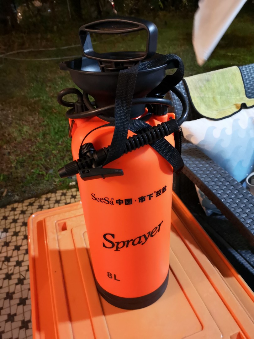 Camping fresh water sprayer 8l capacity, Sports Equipment, Hiking