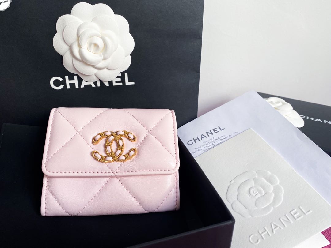 BN Chanel 19 XL Cardholder, Luxury, Bags & Wallets on Carousell