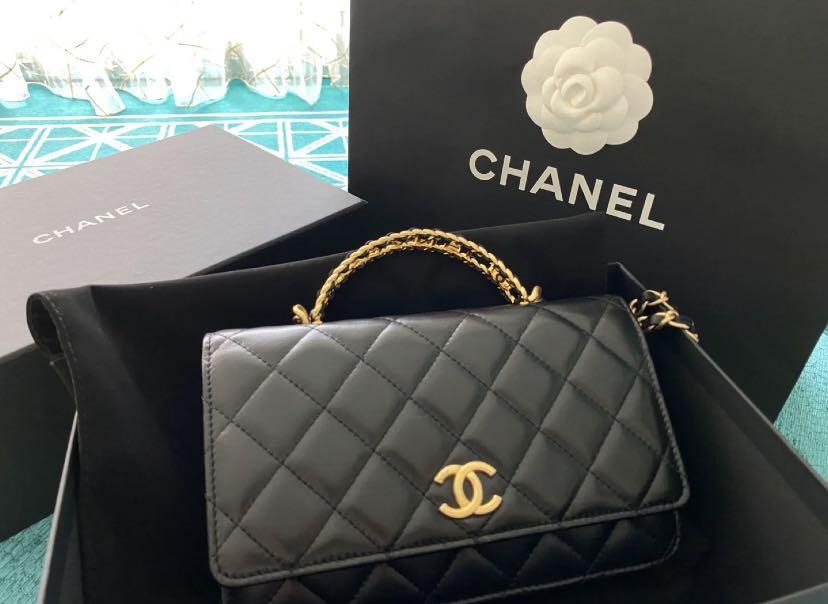 最新Chanel 22s Top handle WOC 羊皮黑金銀包連手柄, 名牌, 手袋及銀包- Carousell