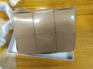 ☑️Embossed serial number Bottega sling bag leather