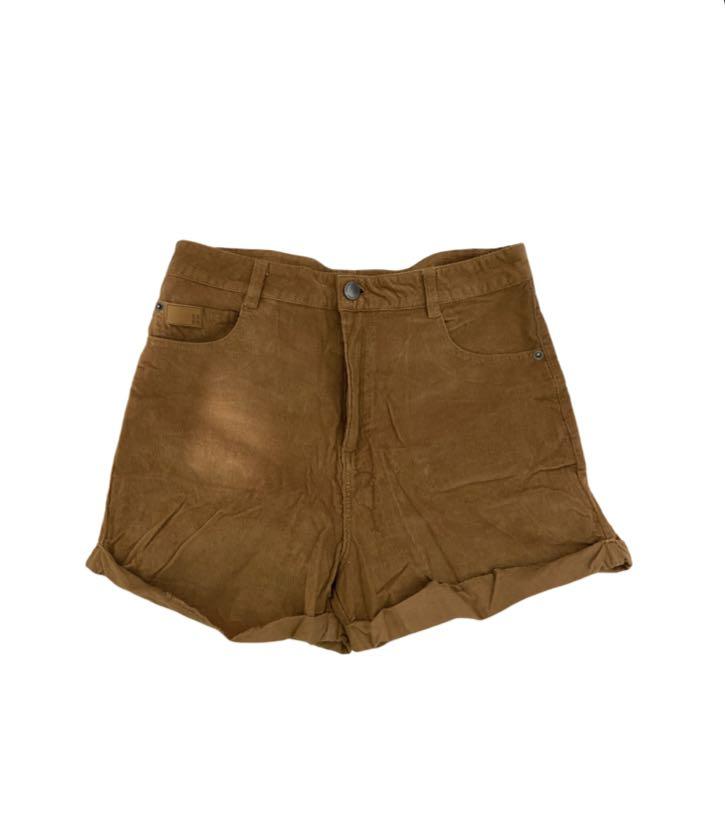 Highwaisted shorts (Category: Shorts) located in Quezon City. Submitted by declumazing (Listing ID 1159336670, Image 1). Description: NEGOTIABLE NO RETURN/REFUND POLICY Condition: 10/10 PHP 200 MOP: • GCASH MOD: • MR SPEEDY • GRAB • LALAMOVE.