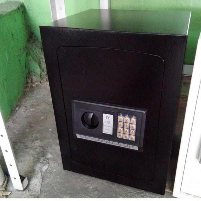 iSAFE ISF46F Electronic Fireproof Digital Safe with override keys