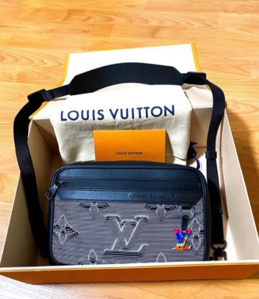 LOUIS VUITTON LOUIS VUITTON Expandable messenger crossbody bag M55698  calfskin leather nylon M55698
