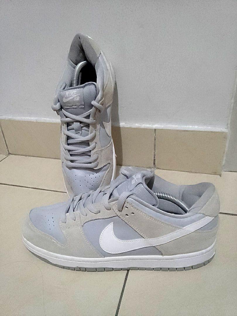 nike sb dunk low summit white wolf grey on feet