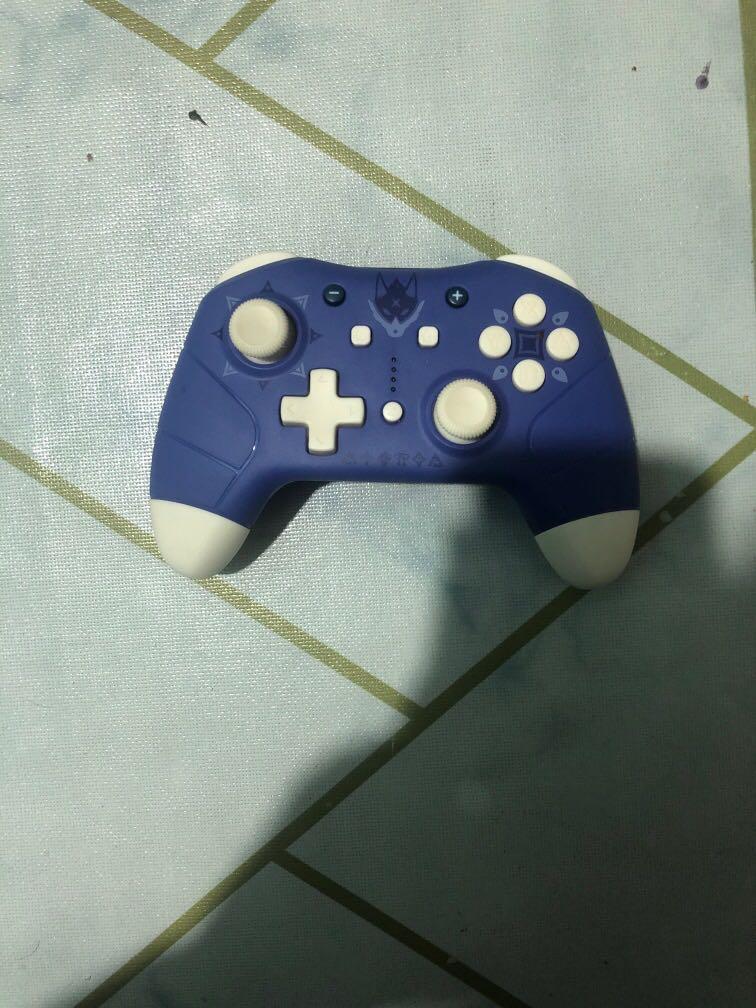 Nintendo switch controller (Category: Controllers) located in Kuala Lumpur. Submitted by afif06 (Listing ID 1159359173, Image 1). Description: Nak jual sebab dah tak pakai jika berminat boleh chat saya atau whatsapp saya 01110028012.