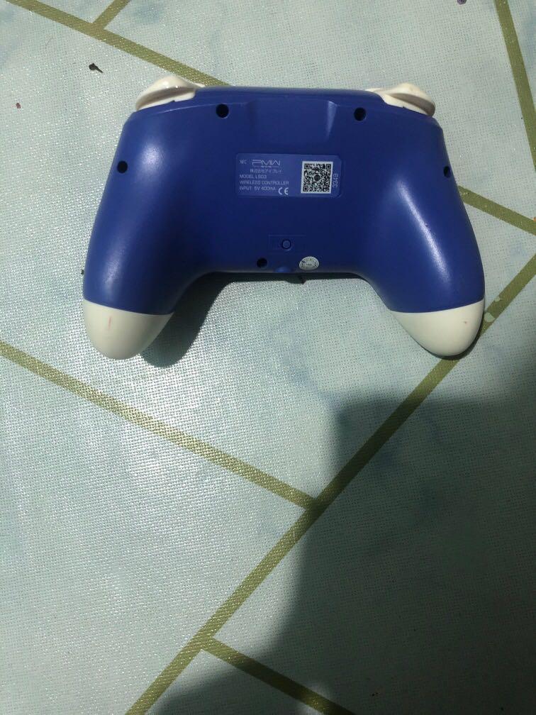 Nintendo switch controller (Category: Controllers) located in Kuala Lumpur. Submitted by afif06 (Listing ID 1159359173, Image 2). Description: Nak jual sebab dah tak pakai jika berminat boleh chat saya atau whatsapp saya 01110028012.