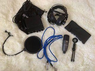 Recording Set : Microphone, Headphones, Audio Interface