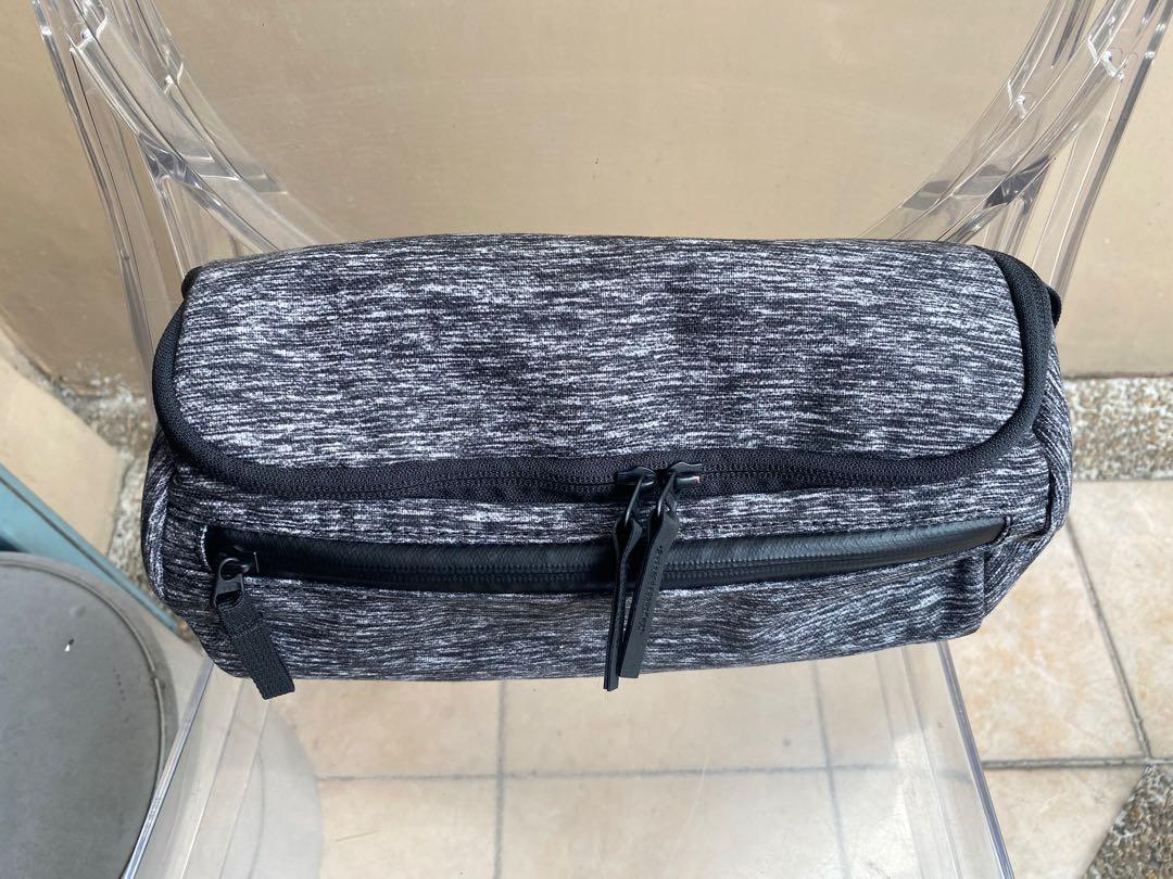 Project rock hotsell toiletry bag