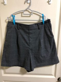 (Category: ) located in . Submitted by clearingcloset_14 (Listing ID 1159338622, Image 1). Description: .