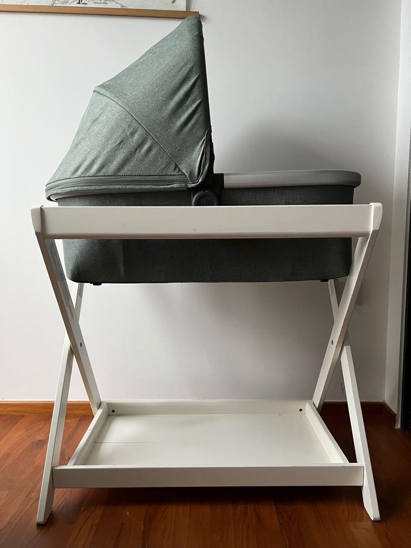 Uppababy vista bassinet outlet stand used