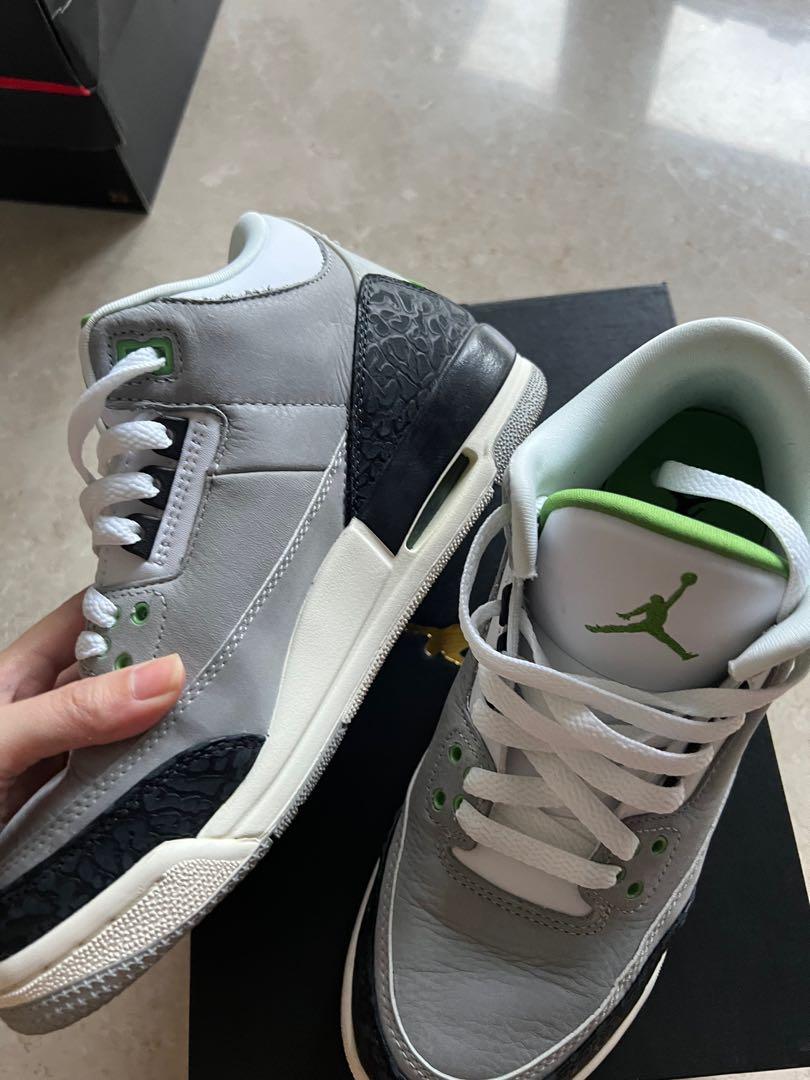 Retro 3 store chlorophyll on feet