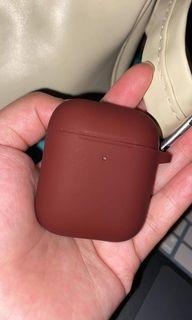 Airpods Gen 2 silicone case with hang clip