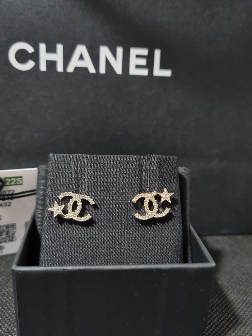 BNIB 22s Chanel earring star earring, Women's Fashion, Jewelry &  Organisers, Earrings on Carousell