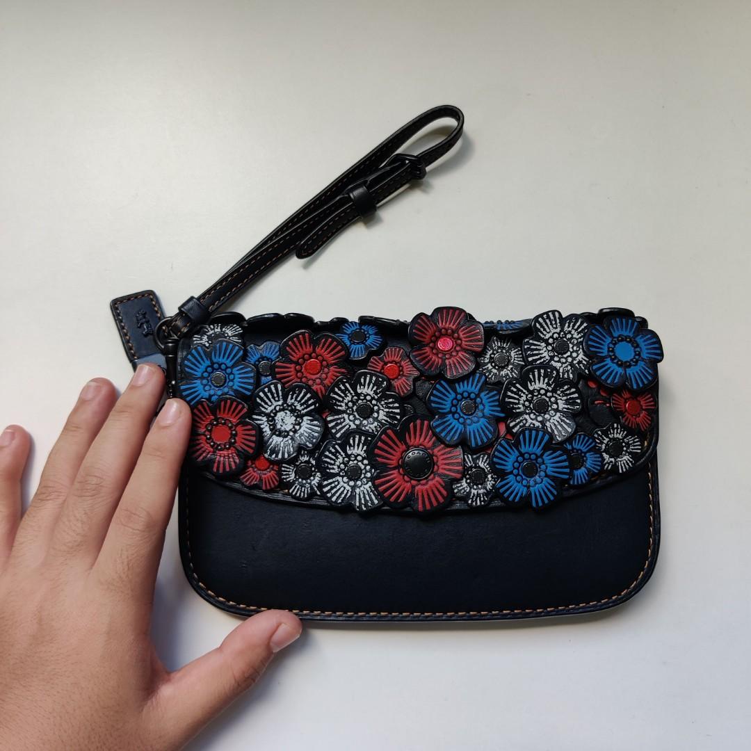 Coach 1941 Black Blue & Red Glovetanned Leather Tea Rose Wristlet Wallet,  Women's Fashion, Bags & Wallets, Wallets & Card holders on Carousell