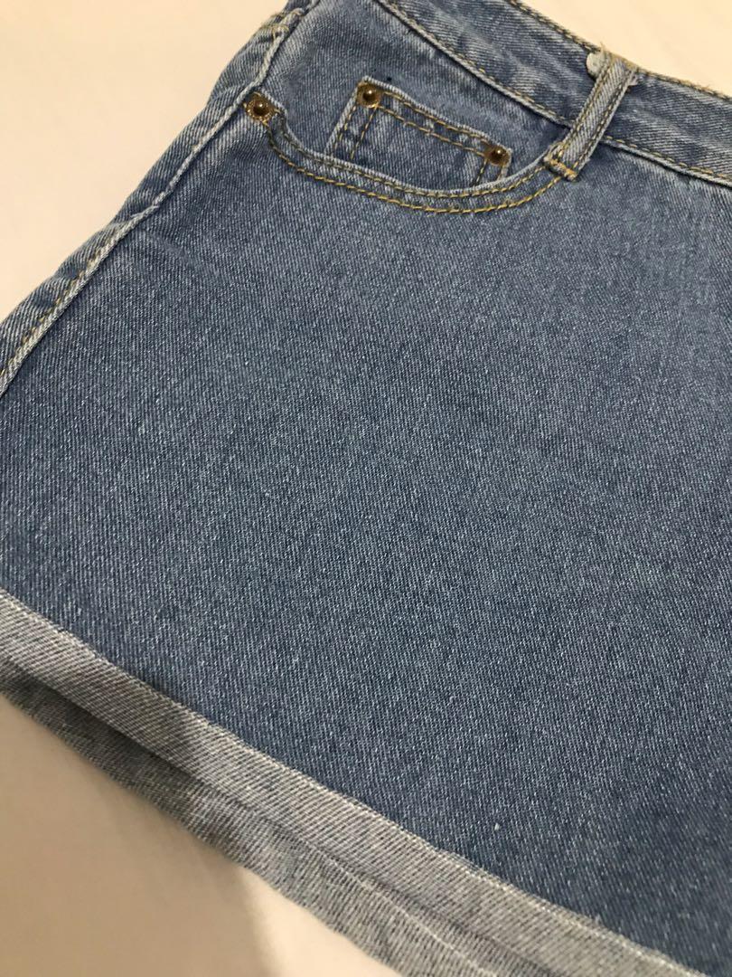Denim Blue Shorts (Category: Shorts) located in Muntinlupa City. Submitted by regit_ (Listing ID 1159450293, Image 2). Description: Never used Best fits waistline 28-29.