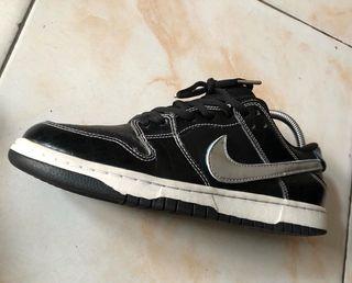Nike SB Dunk x Off White - Michigan (University Gold Midnihgt Navy), Fesyen  Pria, Sepatu , Sneakers di Carousell