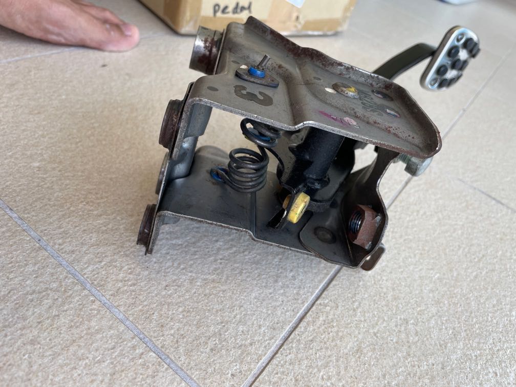 FD2R Parts up for grab (clutch pedal, fan belt , mid pipe), Car