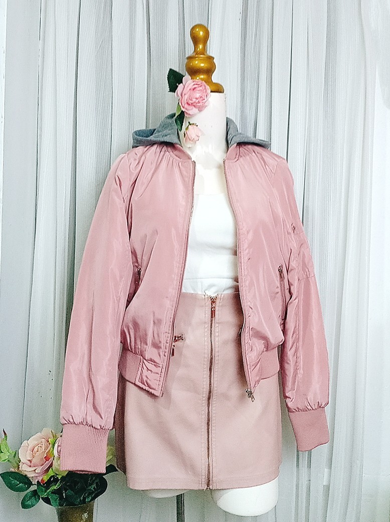 Forever 21 store pink bomber jacket
