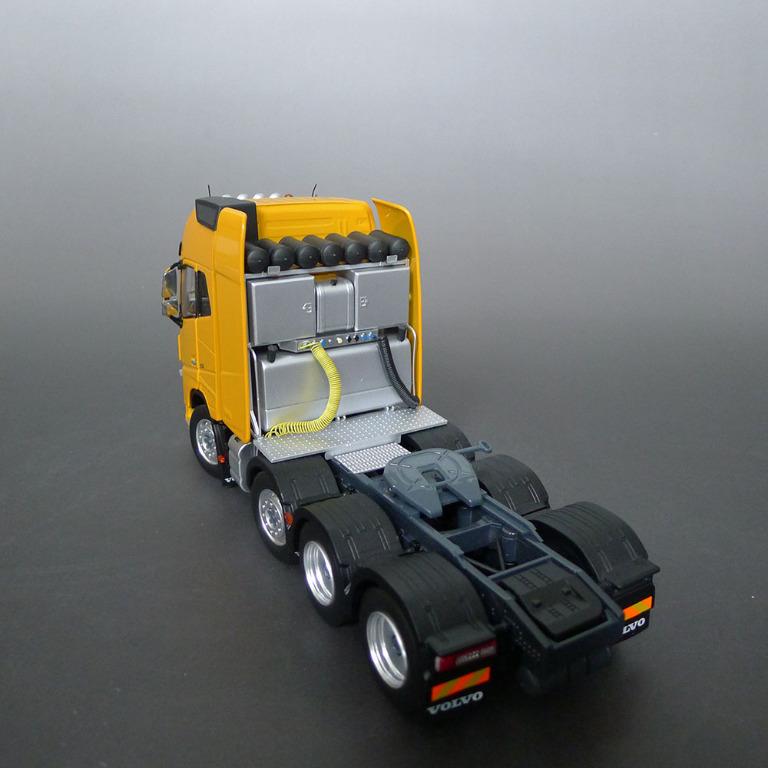 11R-001 Marge Models 1/32 ボルボ トラック FH6 Marge Models Volvo FH16 750 8x4 Prime Mover Truck Black 1/32