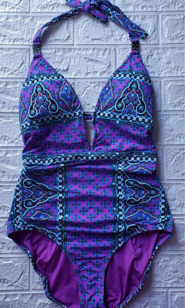 Nanette Lepore (Category: Bikinis & Swimsuits) located in Tanjay. Submitted by frb79 (Listing ID 1159433326, Image 2). Description: Nanette Lepore one piece swimwear Size: small.