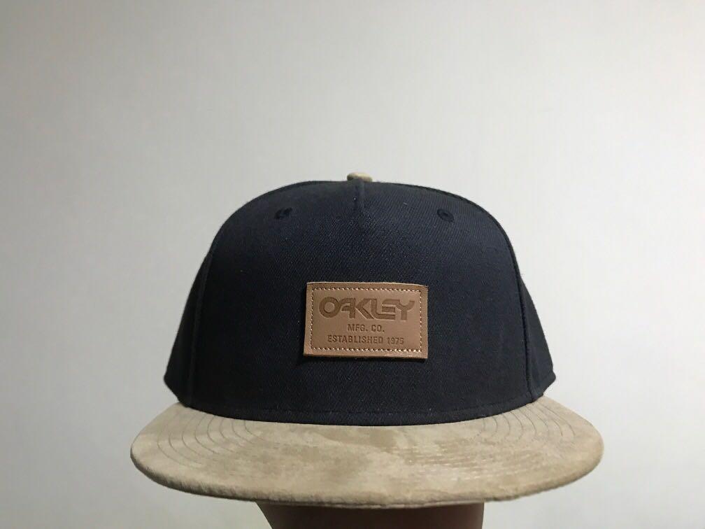 Oakley Snapback cap, Men's Fashion 