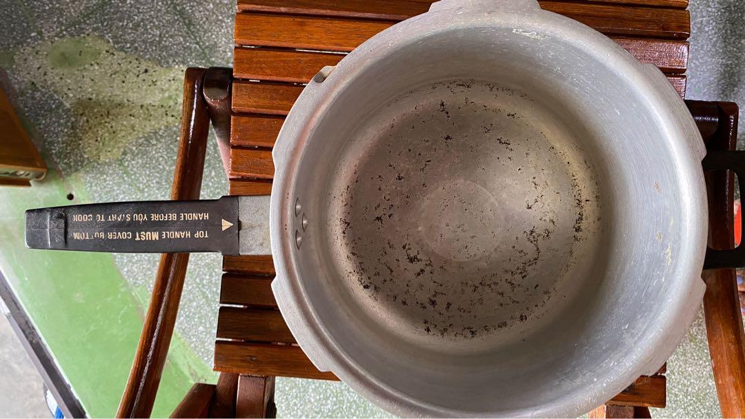 Old prestige pressure cooker, TV & Home Appliances, Kitchen Appliances