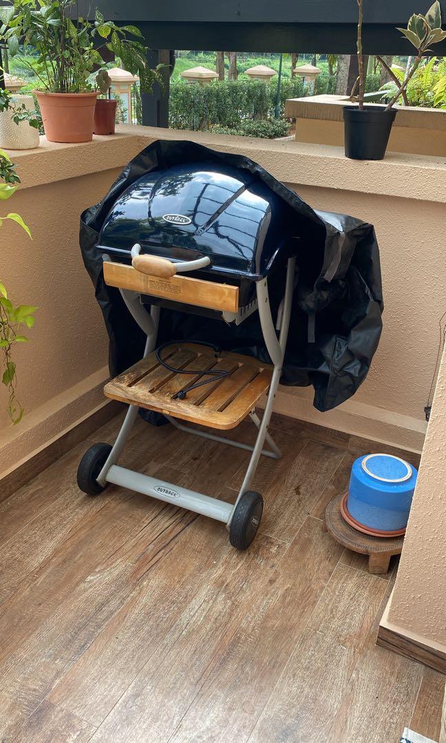 Outback omega 100 charcoal BBQ in great condition