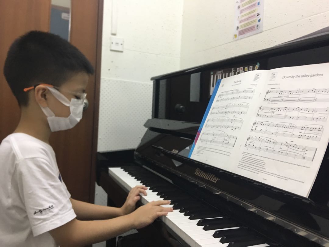 Piano Lesson 1 to 1.All grades from beginners to Grade 8,include theory