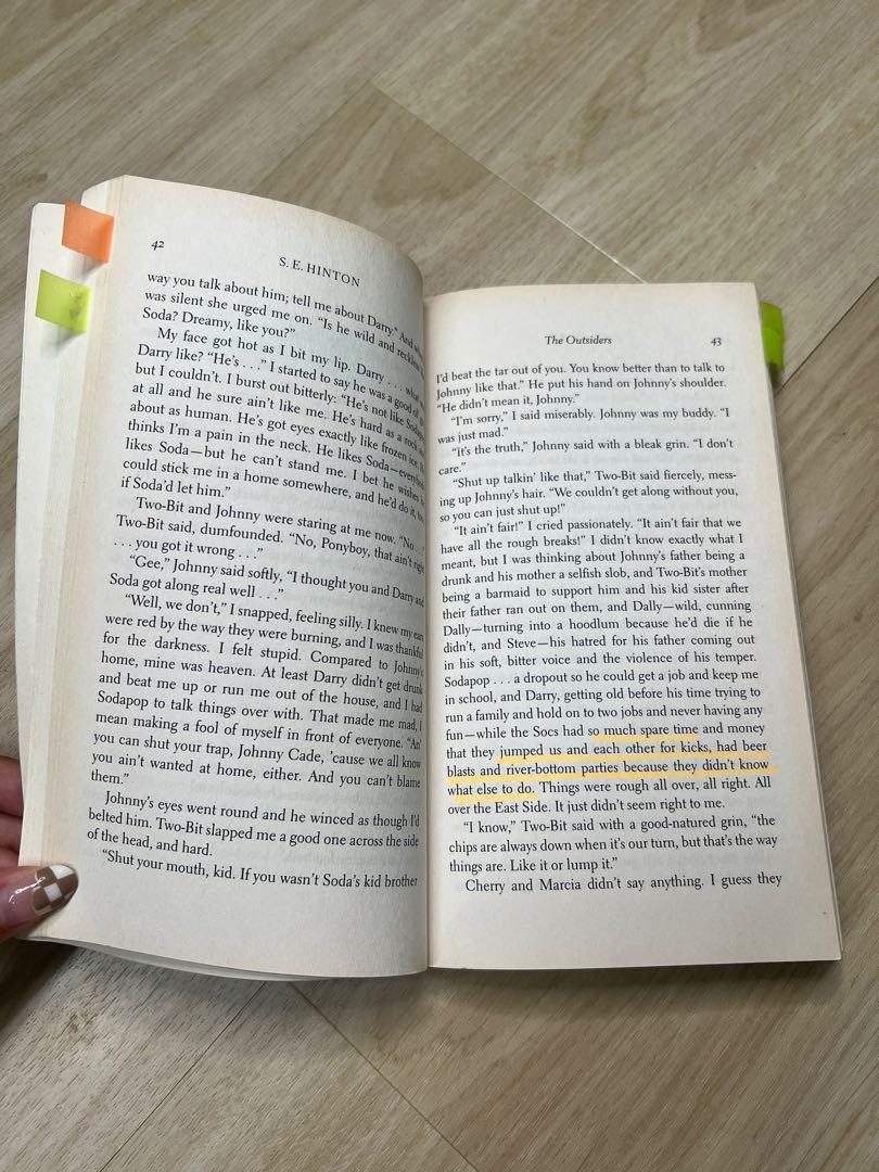 The Outsiders By SE HINTON Secondary Literature Text, Hobbies & Toys ...