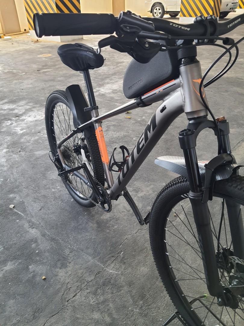 TOTEM MASTER (upgraded) w Fox Helmet (Category: Bicycles) located in Quezon City. Submitted by edwarlock (Listing ID 1159412997, Image 1). Description: *1 long ride only frm qc to barasoain church *wala nang time mag bike bec of work and 2 yr old kid *naka stock lang s parking kaya benta n lang * pwede s maselan ( kita m gulong makapal pa) * w accessories na din PLUS ORIG FOX HELMET w receipt (Large size).