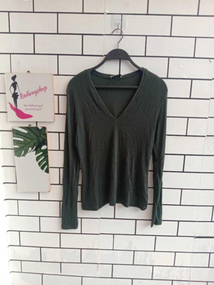 ZARA V NECK T-SHIRT, Fesyen Wanita 
