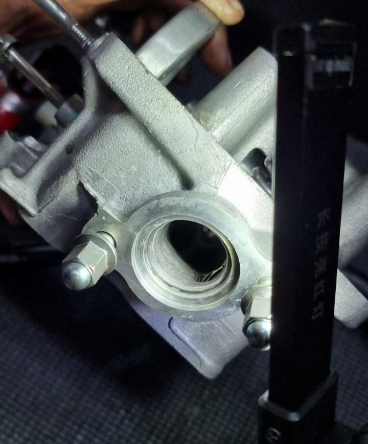 2 stroke/4 stroke cylinder head cleaning/polishing/porting