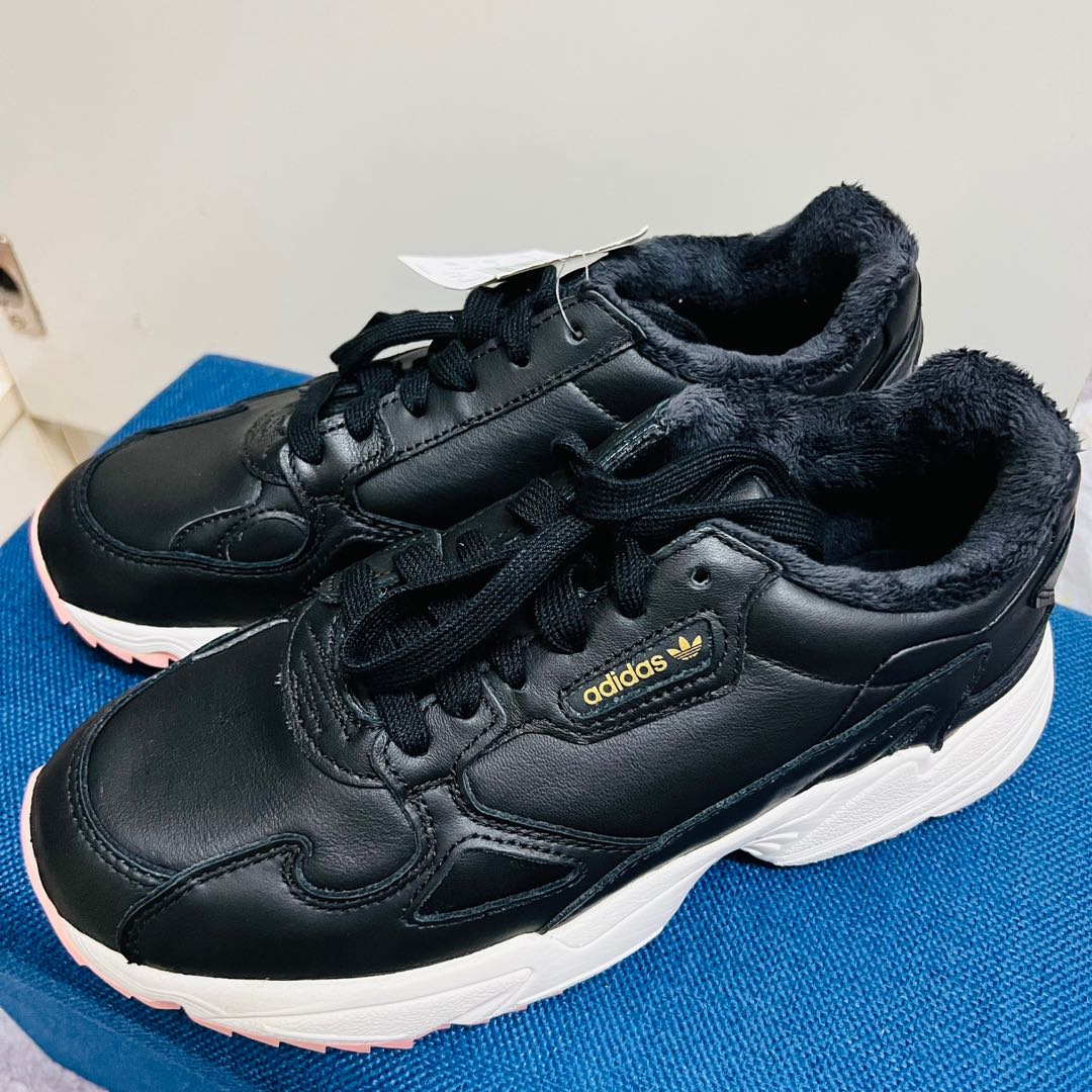 Lady foot locker adidas falcon clearance