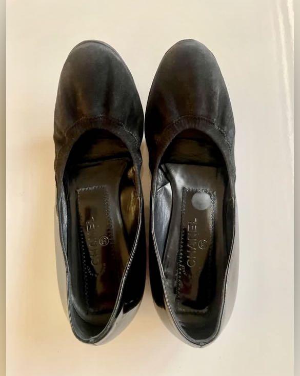 Authentic Chanel Flats (Category: Flats & Sandals) located in Las Pinas. Submitted by bienmdd (Listing ID 1159671011, Image 1). Description: In good condition Authentic Patent & Suede Combination Size 36.5 .