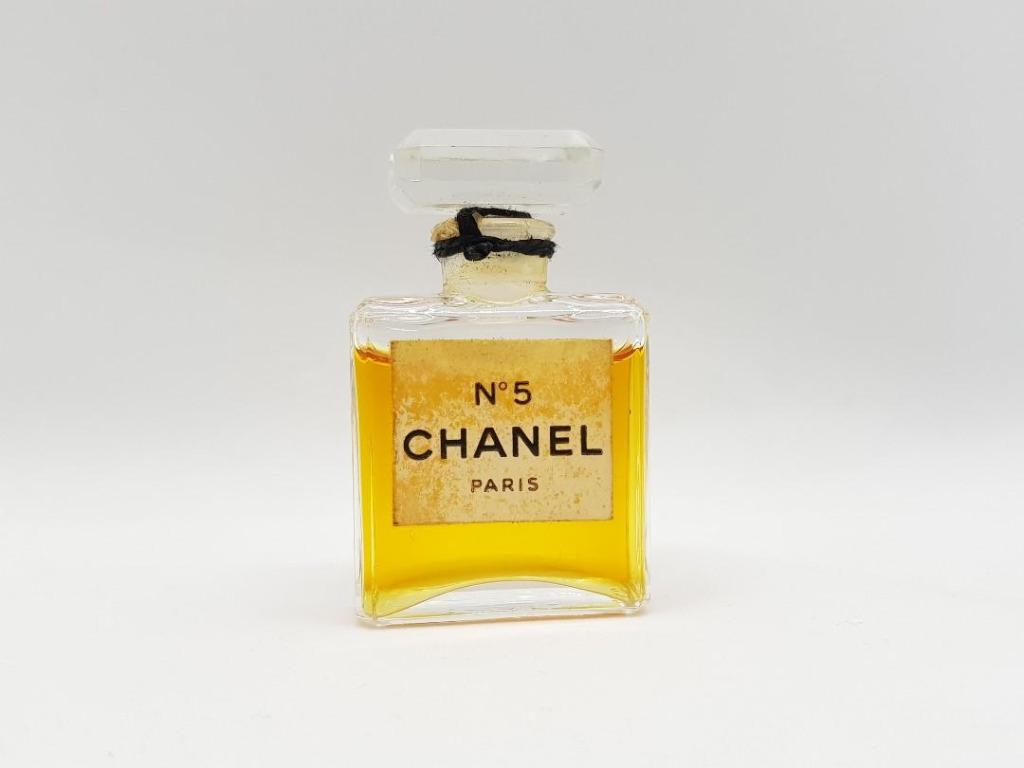 Vintage No. 5 Chanel Perfume Bottle Size 8 .5 Fluid Ounce 