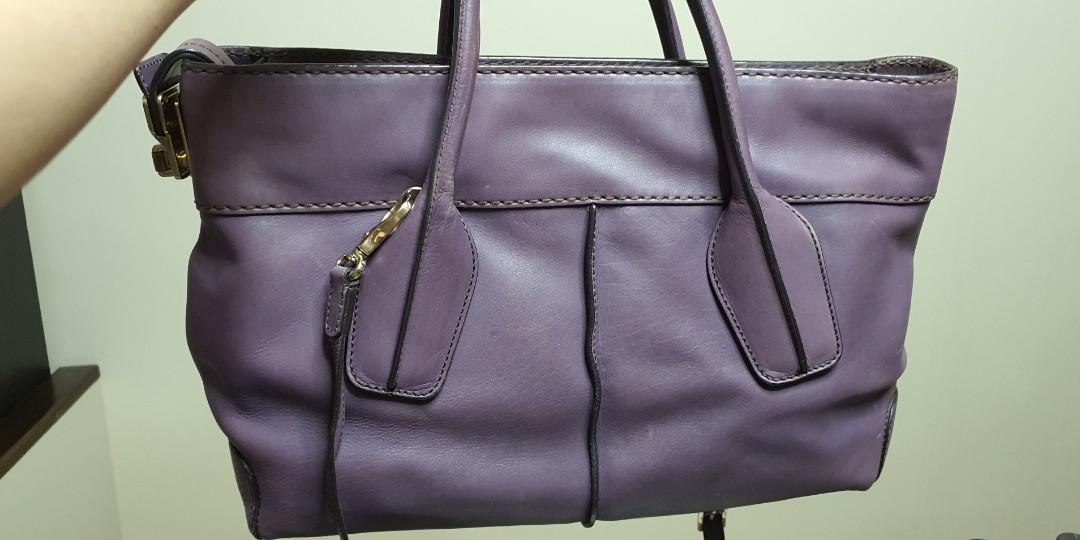 *Clearance Sale!* Authentic Tod's D Bag (Category: Bags & Wallets) located in Singapore. Submitted by yvo2405 (Listing ID 1159734322, Image 2). Description: Authentic Tod's D Bag in purple color Detachable shoulder strap and can carry crossbody Good shopping bag, big n very spacious, can fit A4 documents nicely Scuffing can be seen at bottom of bag near the metal feet, but not obvious when bag is carried Bag is rarely used and interior is very cl