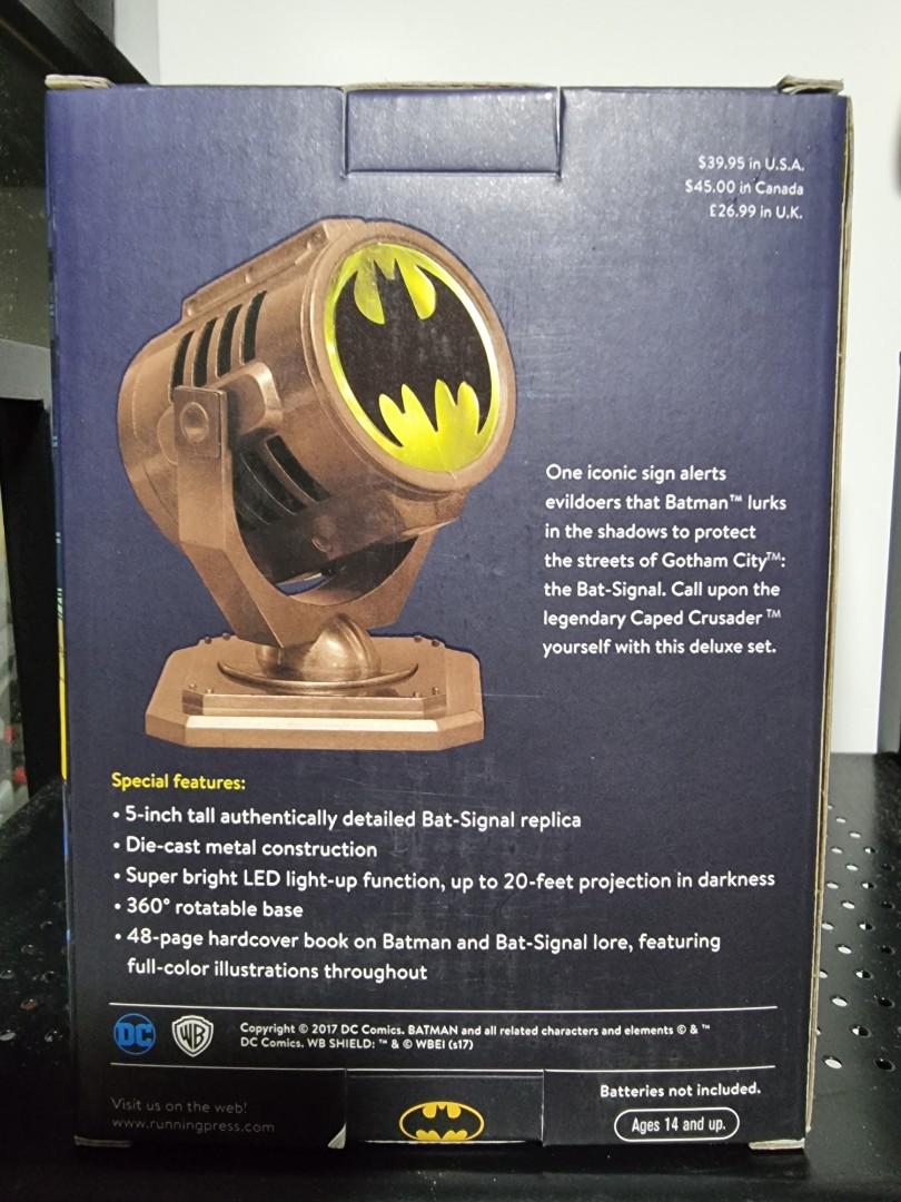 DC comics Batman 3D puzzle model and BNIB diecast bat signal, Hobbies