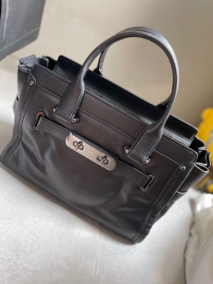 Coach Swagger 33 Black Fesyen Wanita Tas Dompet di Carousell