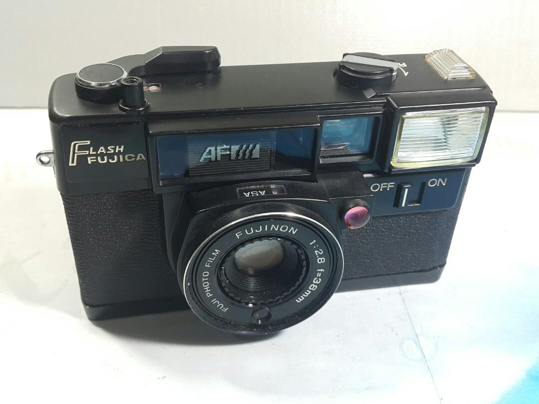 Flash Fujica AF with working flash (Category: Cameras) located in Paranaque City. Submitted by vintagepopsicle (Listing ID 1159607172, Image 1). Description: Make reading a habit. Flash Fujica AF with working flash. Shutter works and Clean Viewfinder. We dont have film but this is Tested ok with Battery and dummy film so will be sold As Is only. Gcash and Lalamove. Check our reviews, You can easily arrange with us..