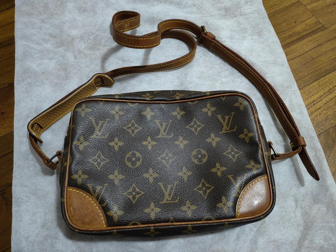 Louis Vuitton - Vintage Luxury Women's e 22 Crossbody Bag