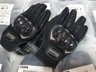 Riding gloves selling at lelong prices !