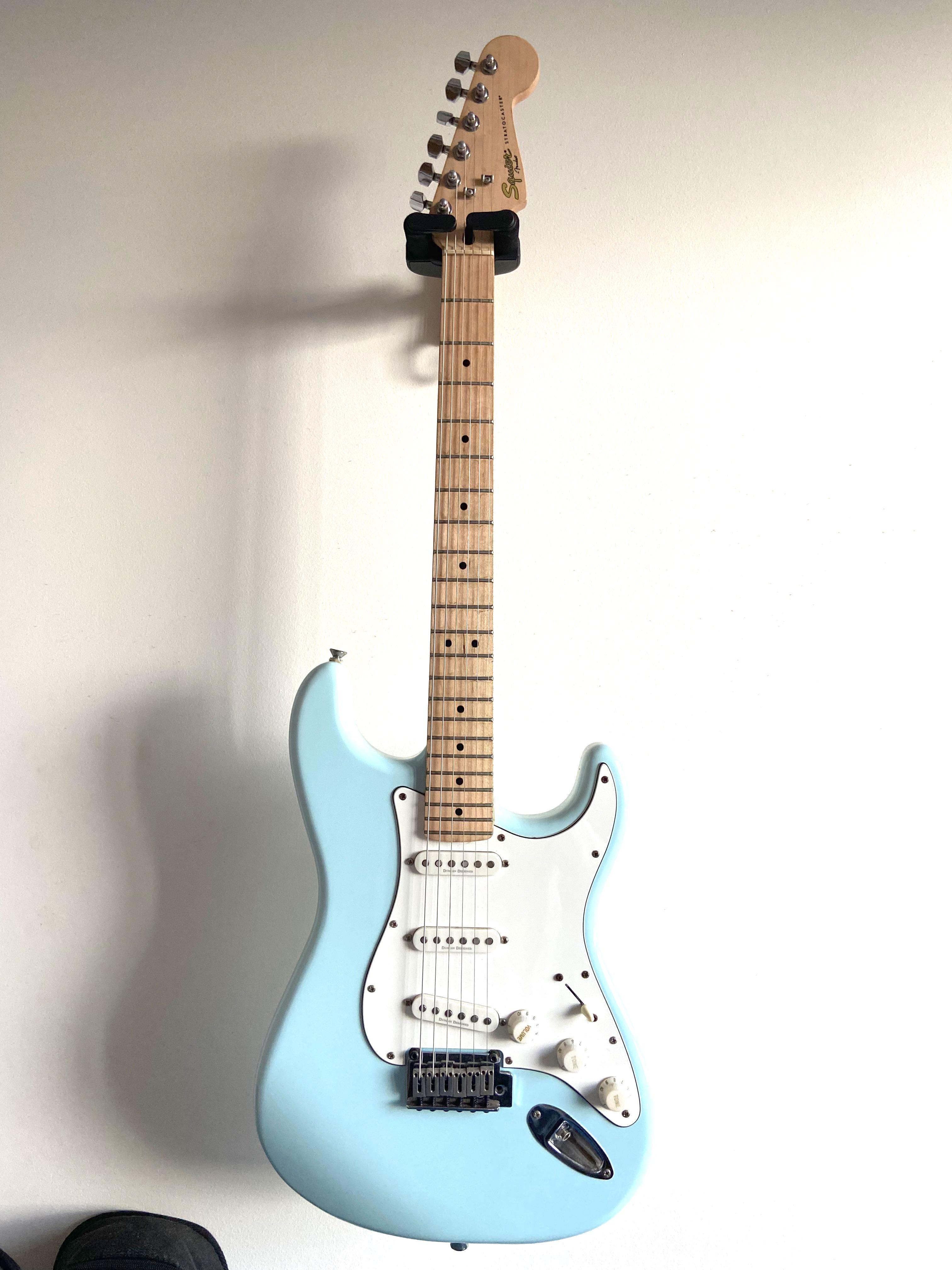 Squier deals deluxe strat