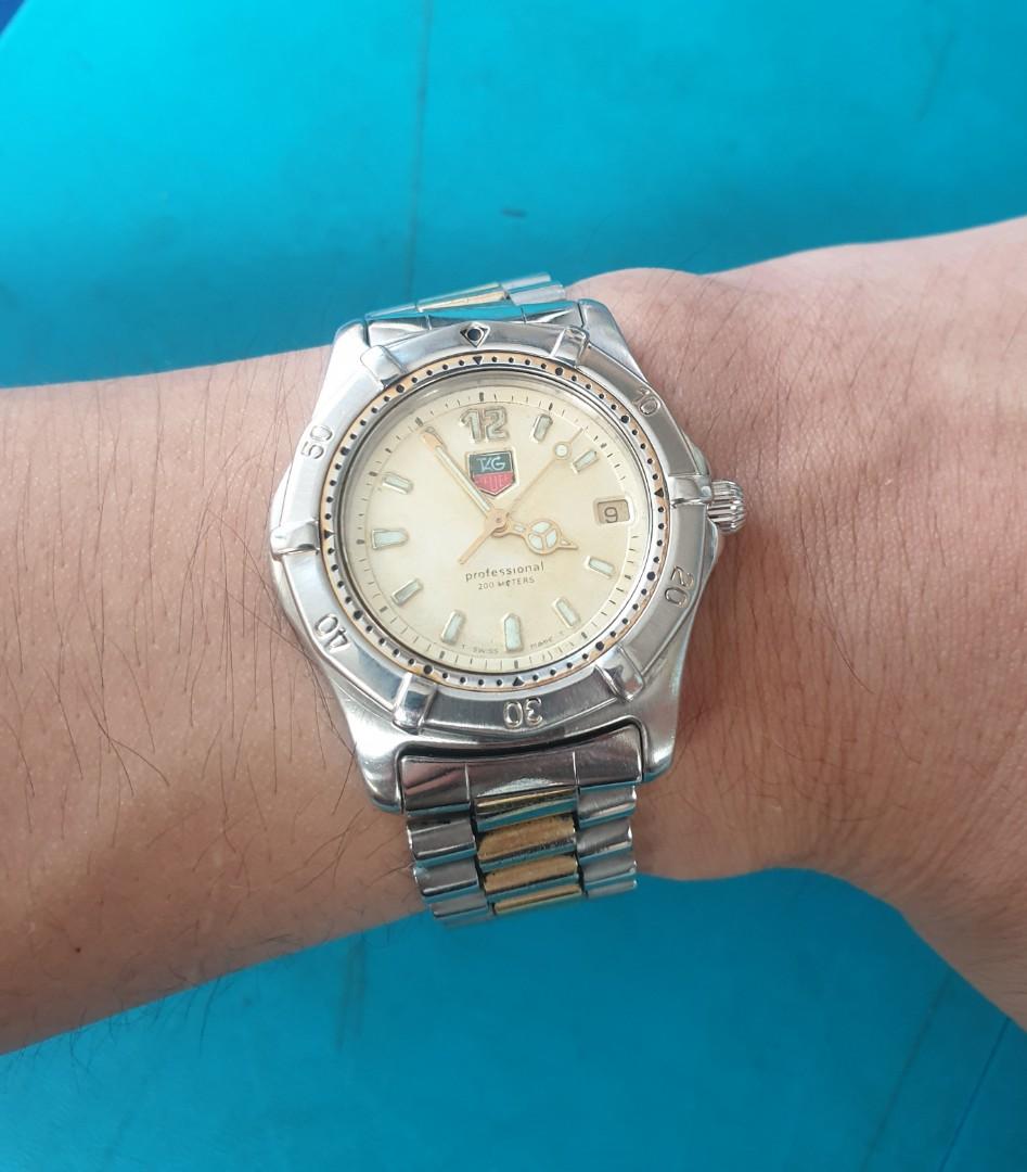 Tag Heuer vintage (Category: Luxury Watches) located in Naga. Submitted by xkenzero7x (Listing ID 1159727568, Image 2). Description: 15k (freeship) pwedi COD/Cash on Delivery pag malayo via LBC Tag heuer -Swiss Quartz movement -Professional 200meters -Medium size (Unisex) -New Battery -Very Good condition.