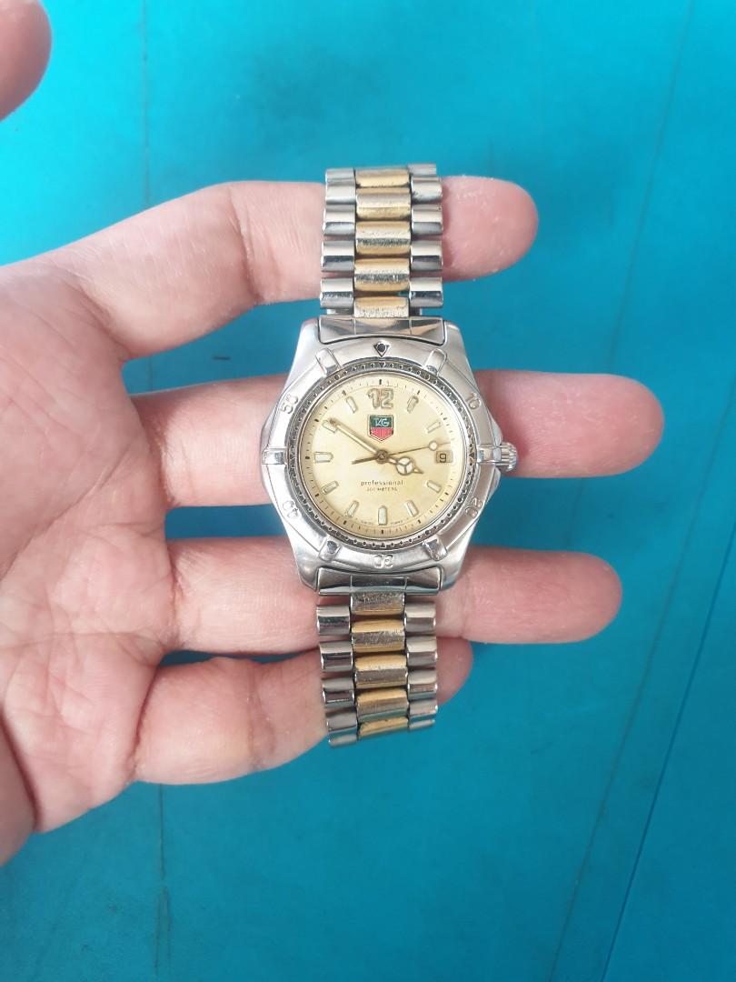 Tag Heuer vintage (Category: Luxury Watches) located in Naga. Submitted by xkenzero7x (Listing ID 1159727568, Image 3). Description: 15k (freeship) pwedi COD/Cash on Delivery pag malayo via LBC Tag heuer -Swiss Quartz movement -Professional 200meters -Medium size (Unisex) -New Battery -Very Good condition.