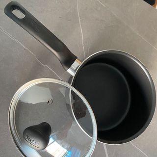Tefal small pot (19cm Diameter by 9cm height)
