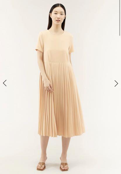 TEM Tarryn Pleat Dress (Peach), Women's Fashion, Dresses Sets